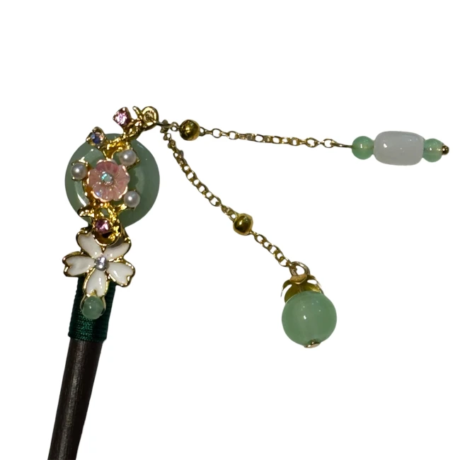 Pic à cheveux japonais fleurs blanches et rose - Modern and Past Pic à cheveux japonais en bois avec fleurs blanches rose et pendants dorés chez Modern and Past