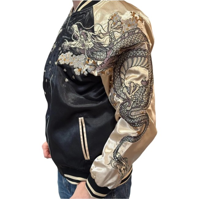 Veste Sukajan dragon argenté volant – broderie japonaise côté Veste Sukajan dragon argenté volant broderie côté