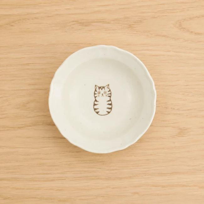 Coupelle à sauce japonaise chat Tabi Dora Neko Maruke en porcelaine de Mino Modern and Past