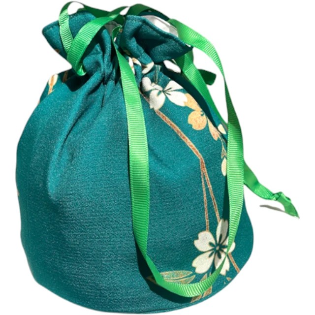 sac de Kimono vert motifs fleurs blanches et dorées