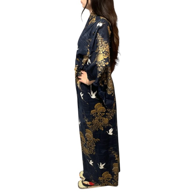 Yukata japonais femme noir avec motifs grues et nature