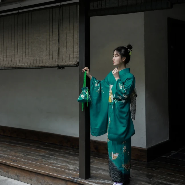 kimono japonais femme vert motifs fleurs kimono traditionnel japonais femme vert motifs fleurs