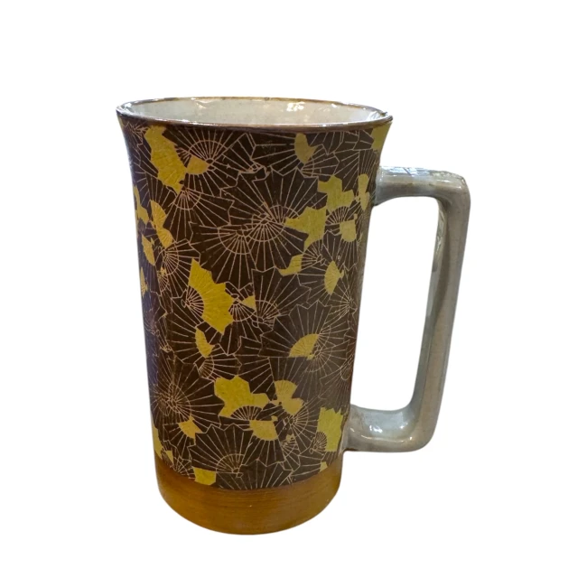 Chope japonaise brun jaune à éventails - Modern and Past Chope à bière japonaise en grès brun jaune motifs éventails Modern and Past