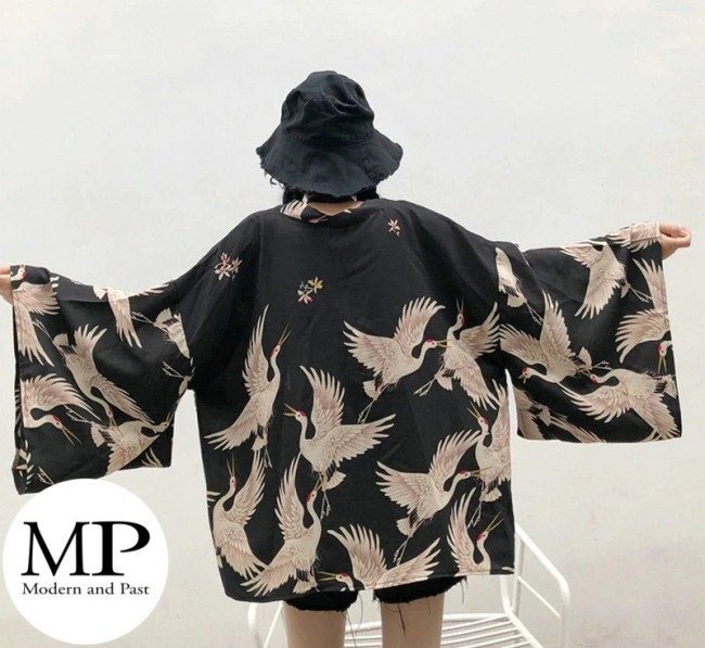 Veste kimono moderne grue blanche – mode japonaise Kimono moderne japonais noir motif grue blanche