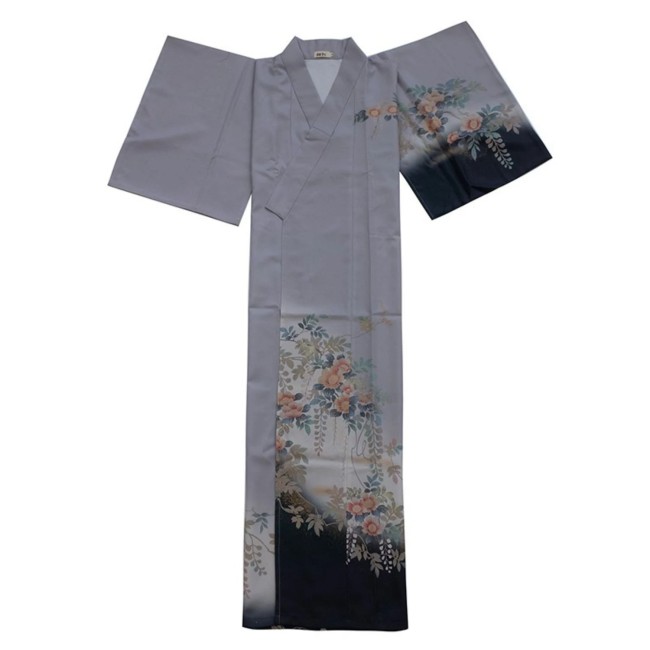 kimono traditionnel japonais femme gris motifs fleurs