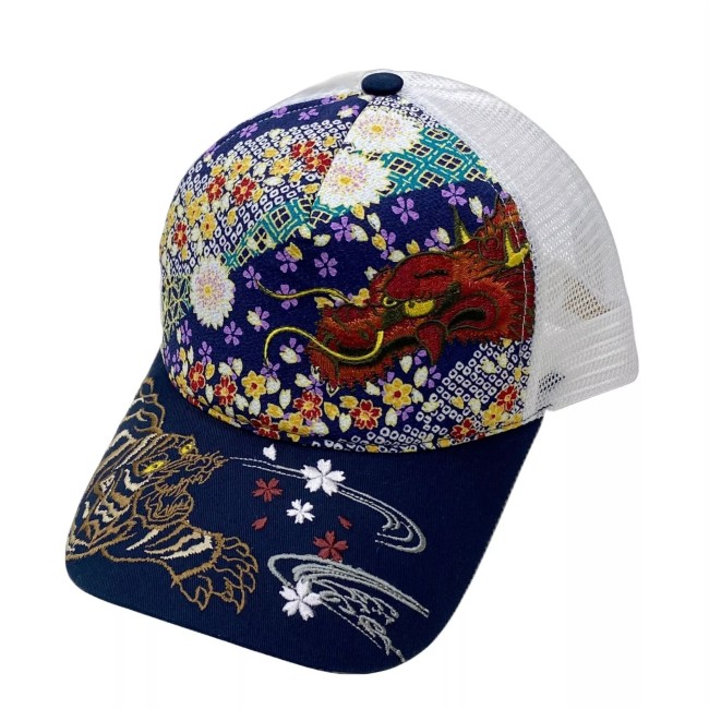 Casquette japonaise Sukajan – motif Dragon rouge et Tigre doré Casquette japonaise Sukajan brodée dragon et tigre