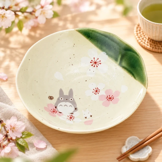 Assiette creuse japonaise Totoro fleurs de cerisier - Modern and Past Assiette creuse Totoro fleurs de cerisier Studio Ghibli - Modern and Past