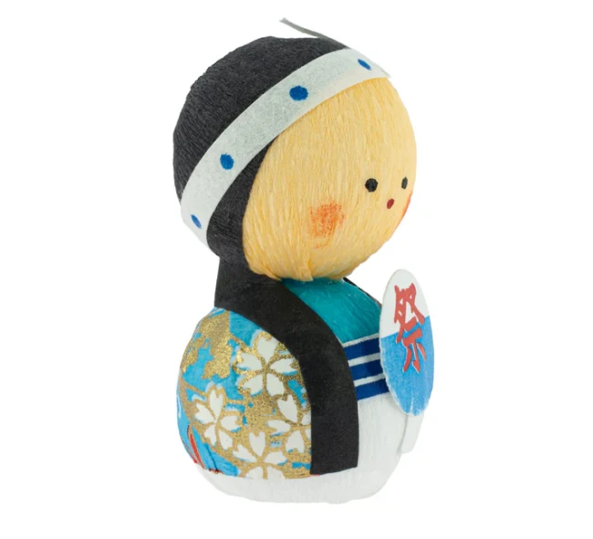 Culbuto Okiagari Matsuri garçon fait main au Japon vue de profil chez Modern and Past