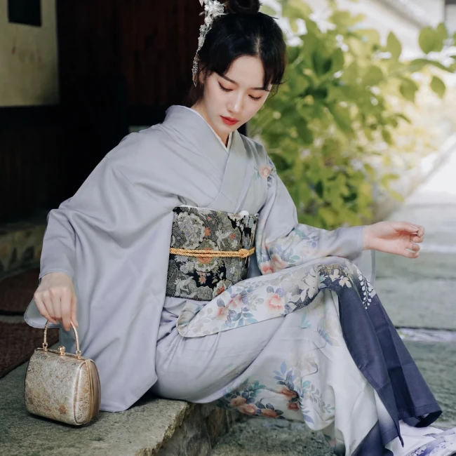 kimono japonais femme gris motifs fleurs kimono traditionnel japonais femme gris motifs fleurs