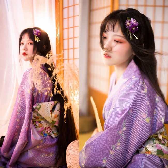 Kimono traditionnel japonais femme mauve à fleurs