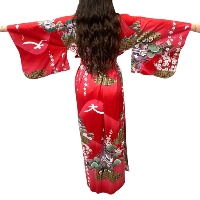Yukata japonais long femme rouge motifs Kyoto au printemps