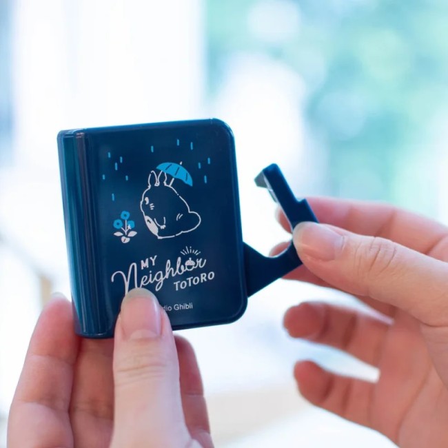 Dévidoir Scotch Totoro Forêt – produit officiel Studio Ghibli Dévidoir Scotch Totoro Forêt bleu – Studio Ghibli – fabriqué au Japon