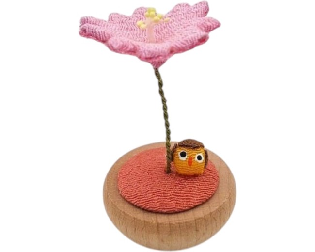 porte-bonheur japonais hibou et fleur de cerisier en culbuto
