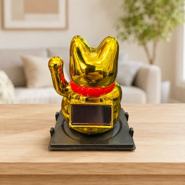 Mini chat porte-bonheur solaire Maneki Neko or sur socle noir Modern and Past