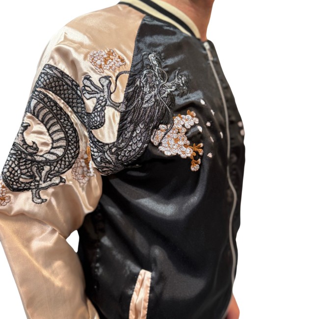 Veste Sukajan satin noir et or avec dragon argenté brodé