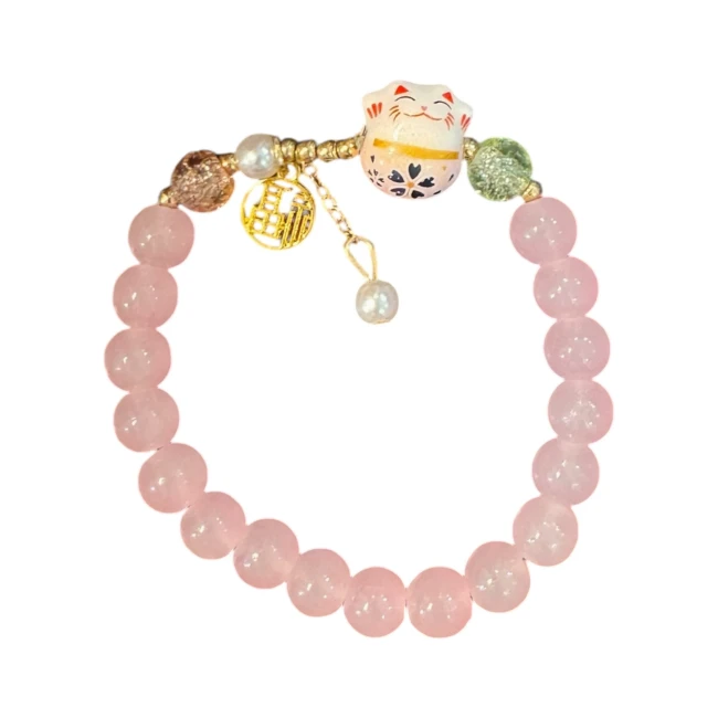 Bracelet porte-bonheur japonais chat Neko rose en perles de couleur rose chez Modern and Past