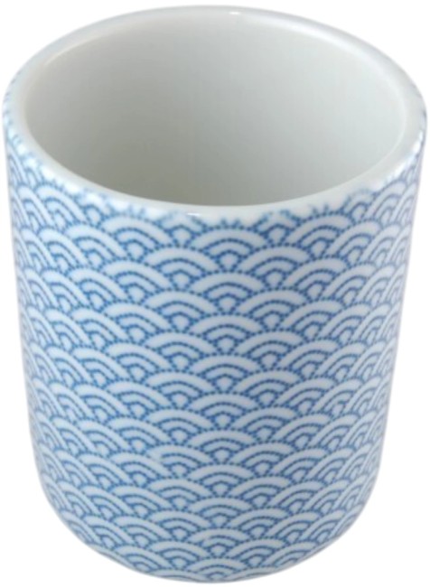 Tasse japonaise Nami Aoumi en porcelaine blanche et bleue fabriquée au Japon