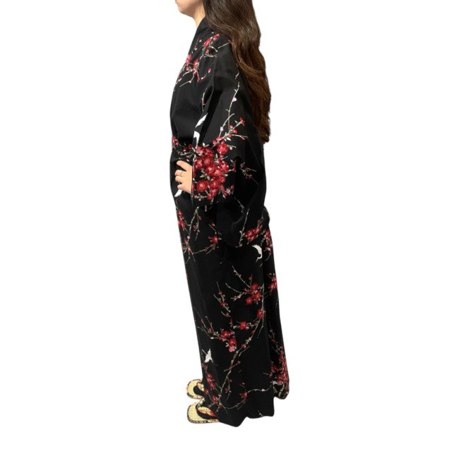 Yukata japonais femme noir avec grues et fleurs de cerisier