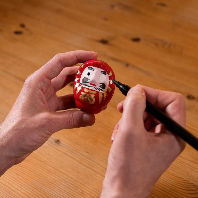 Daruma traditionnel rouge moyen porte-bonheur japonais