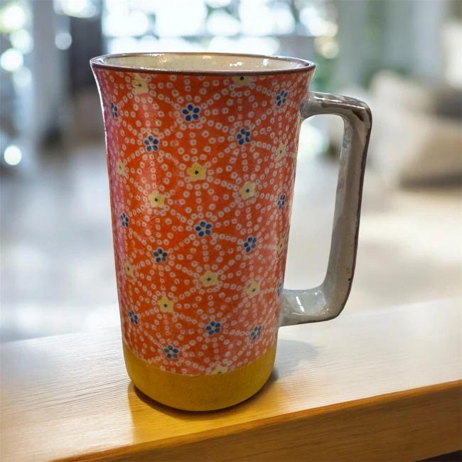 Chope à bière japonaise en grès rose saumon à fleurs Modern and Past