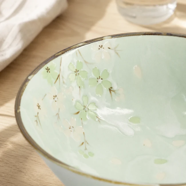 Bol à ramen Green Cosmos vert menthe en grès avec fleurs en relief