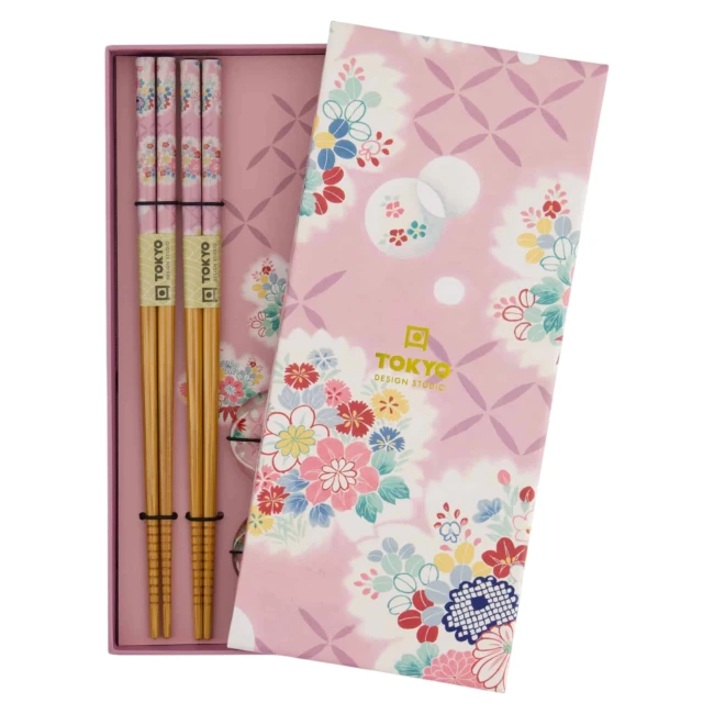 Ensemble de baguettes Sakura rose Tokyo Design Studio avec repose-baguettes chez Modern and Past