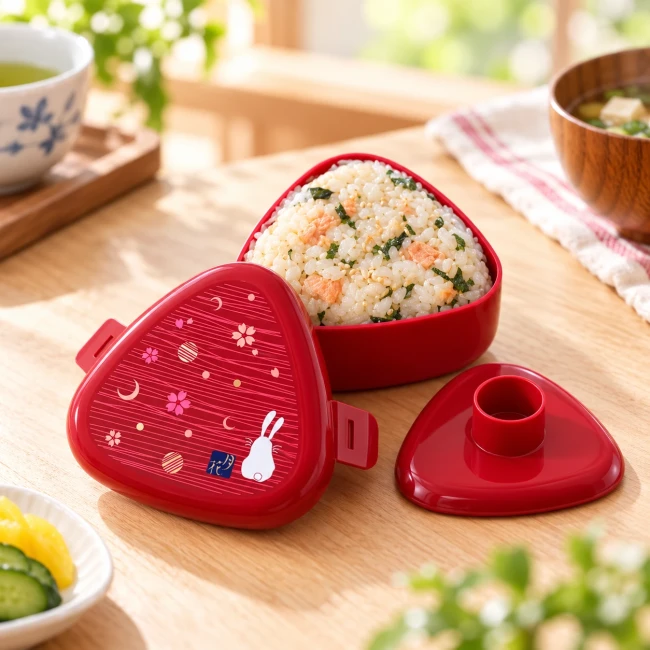 Boîte à onigiri japonaise rouge Tsukimi Usagi lapin Sakura 290 ml OSK - Modern and Past