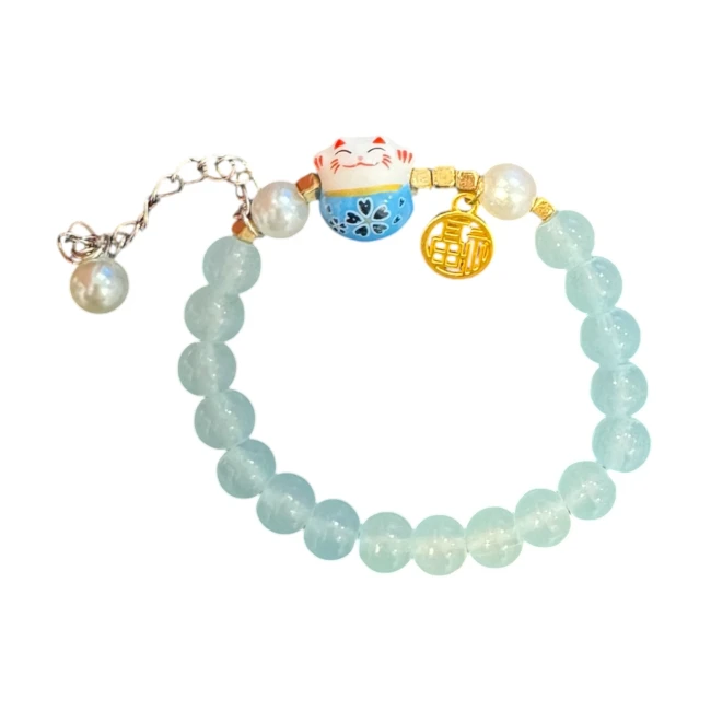 Bracelet porte-bonheur japonais chat Neko bleu en perles de couleur bleu chez Modern and Past