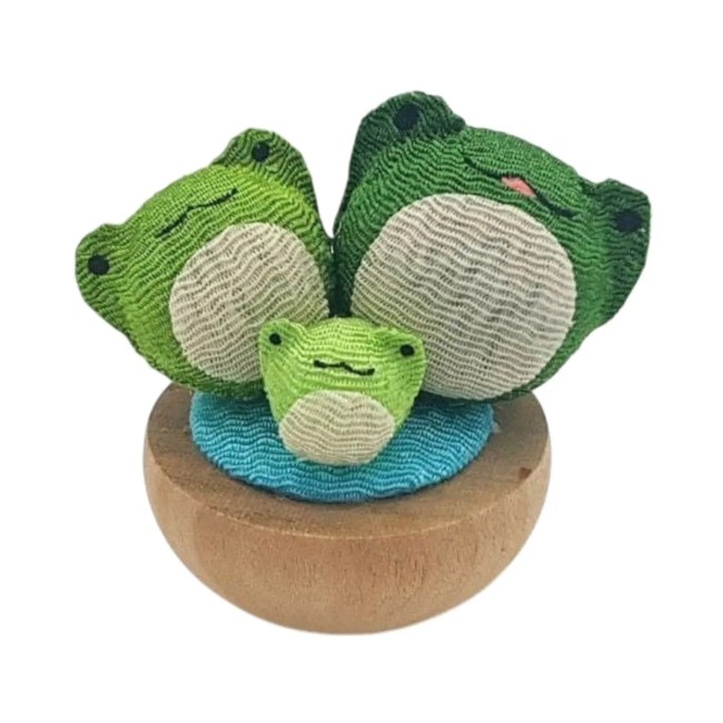 porte-bonheur japonais grenouille en culbuto porte-bonheur japonais grenouille en culbuto en tissu chirimen