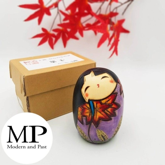 Poupée japonaise Kokeshi Yamaji violette en bois peint à la main