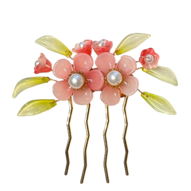 Barrette à cheveux japonaise avec fleurs roses feuilles vertes et strass chez Modern and Past