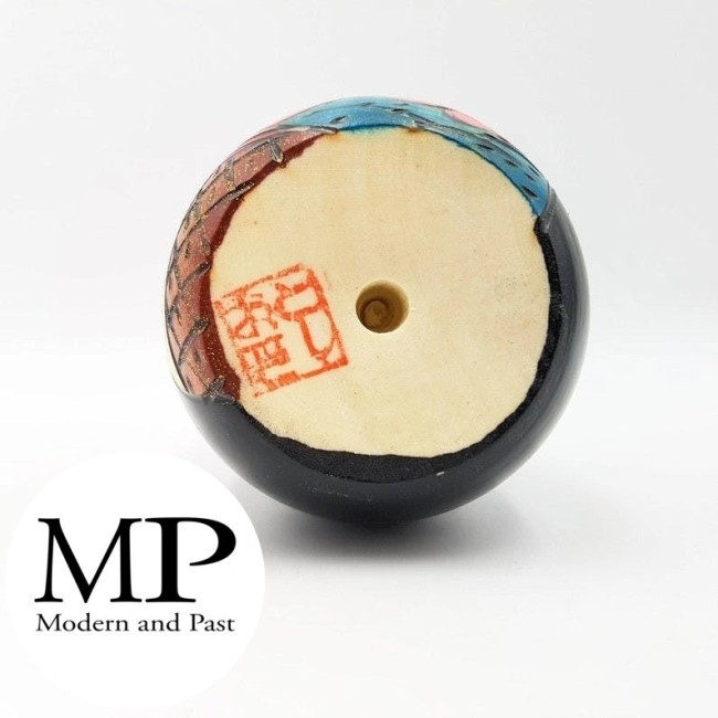 Poupée japonaise Kokeshi Umemai colorée en bois peint