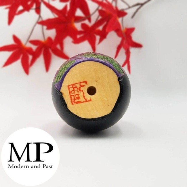 Poupée japonaise Kokeshi Yamaji violette en bois peint à la main