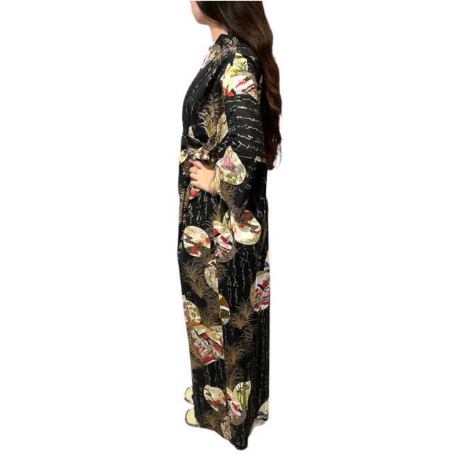 Yukata japonais femme noir avec Kanji et personnages