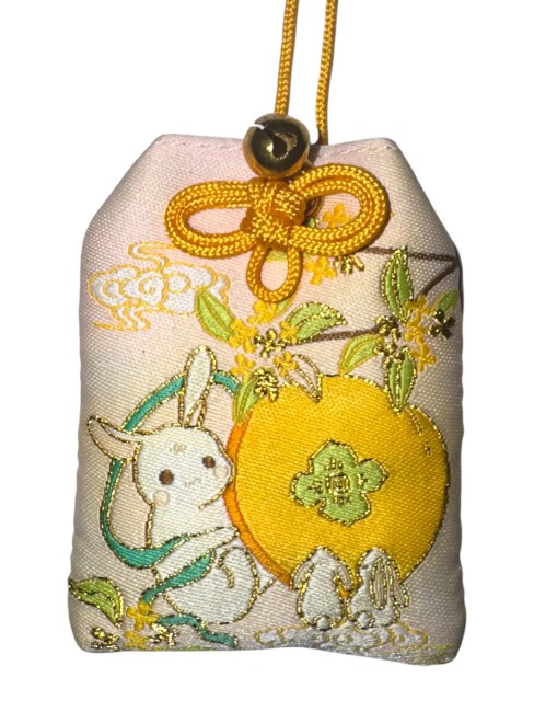 Amulette japonaise Omamori Usagi – chance et prospérité – fabriquée au Japon Amulette japonaise Omamori Usagi symbole de chance et prospérité fabriquée au Japon