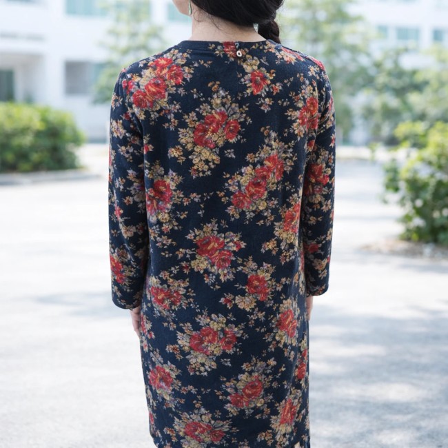 veste japonaise longue bleue en coton à fleurs rouges et jaunes