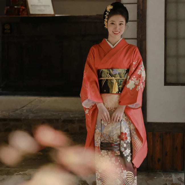 Kimono japonais femme orange vagues Nami et fleurs Kimono traditionnel japonais femme orange motifs vagues et fleurs
