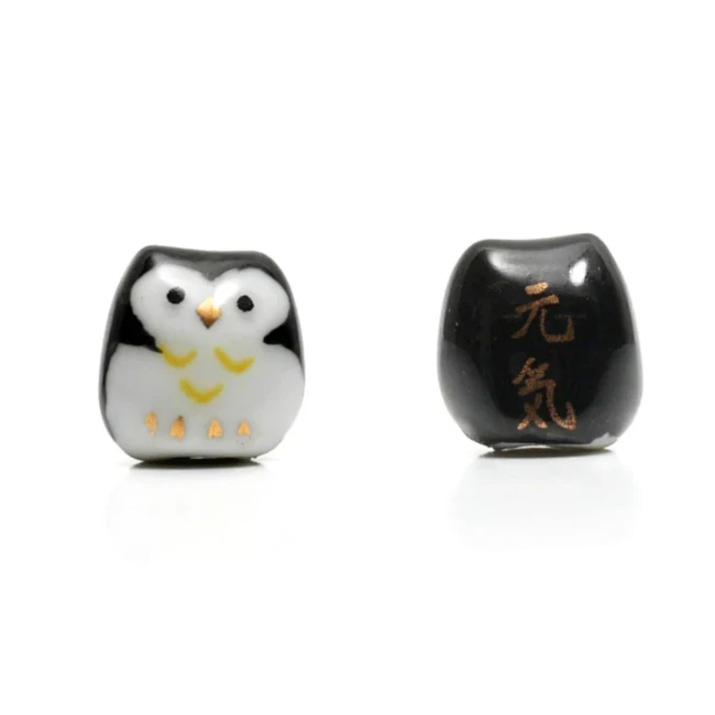 Figurines tiny hibou Fukuro en porcelaine noir chez Modern and Past