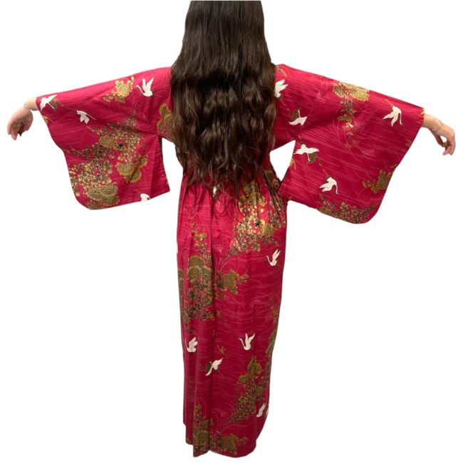 Yukata japonais femme rouge avec grues et fleurs