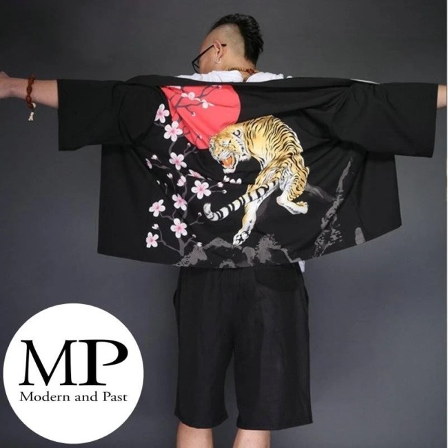 Kimono moderne japonais tigre et fleurs de sakura Kimono japonais moderne noir motif tigre et sakura