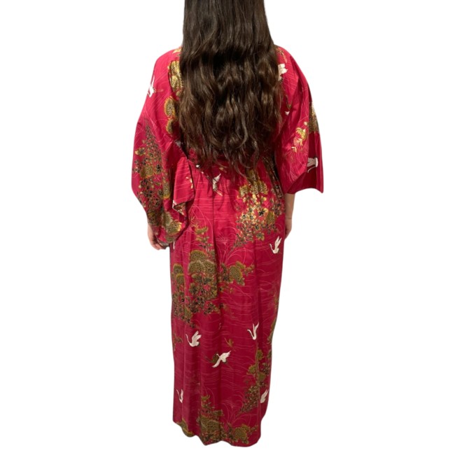 Yukata japonais femme rouge avec grues et fleurs