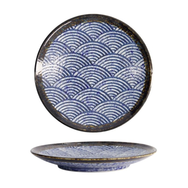 Assiette Aisai Seigaiha 22.7 cm – Fabriquée au Japon Assiette japonaise Aisai Seigaiha en porcelaine motif vagues bleues