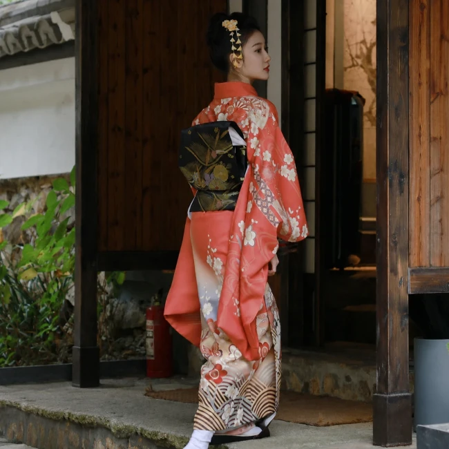 Kimono japonais femme orange vagues Nami et fleurs Kimono traditionnel japonais femme orange motifs vagues et fleurs