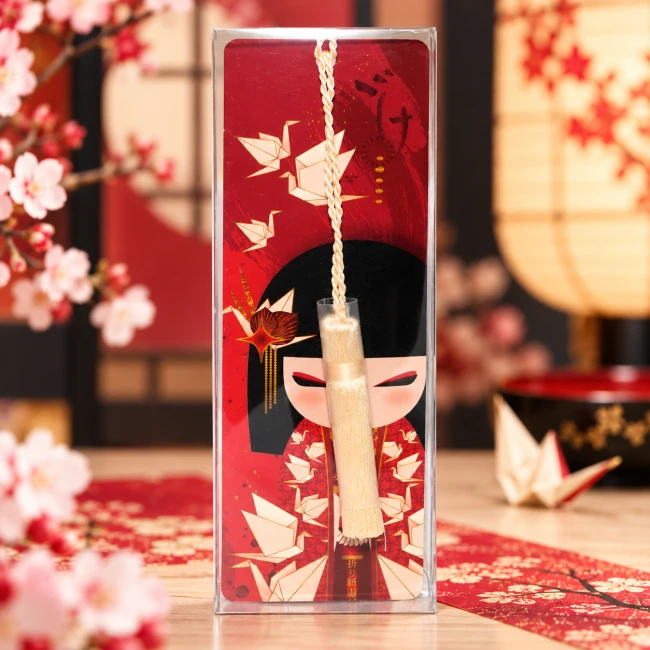 Marque-page Kimmidoll Nozomi rouge avec grues japonaises en origami et pompon doré – Modern and Past