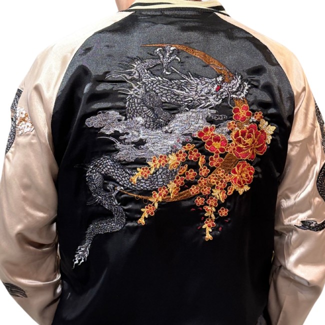 Veste Sukajan satin noir et or avec dragon argenté brodé