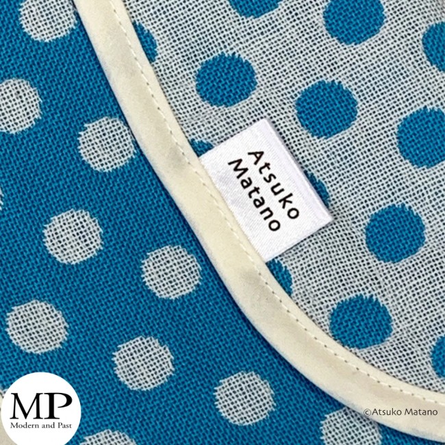 bavoir bébé japonais bleu à pois Atsuko Matano bavoir japonais pour bébé en coton bleu à pois blancs chat Mémé Atsuko Matano