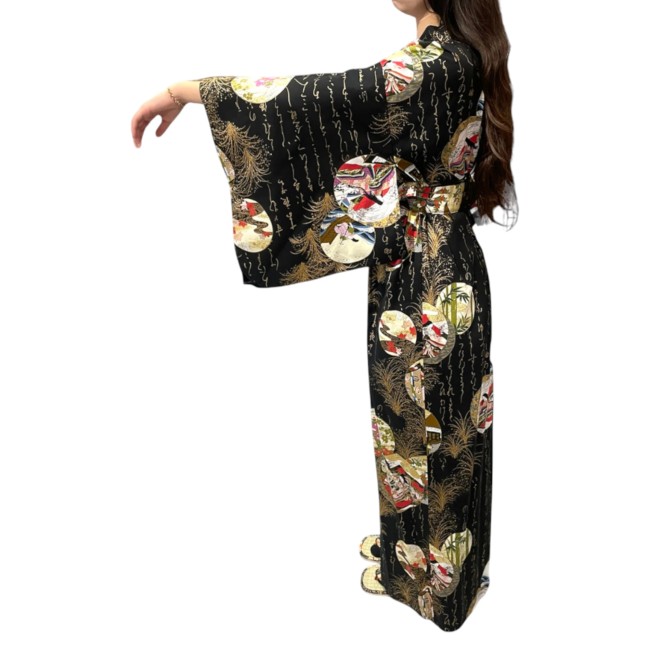 Yukata japonais femme noir avec Kanji et personnages