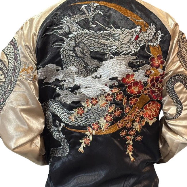Veste Sukajan dragon argenté volant – broderie japonaise dos Veste Sukajan dragon argenté volant broderie dos