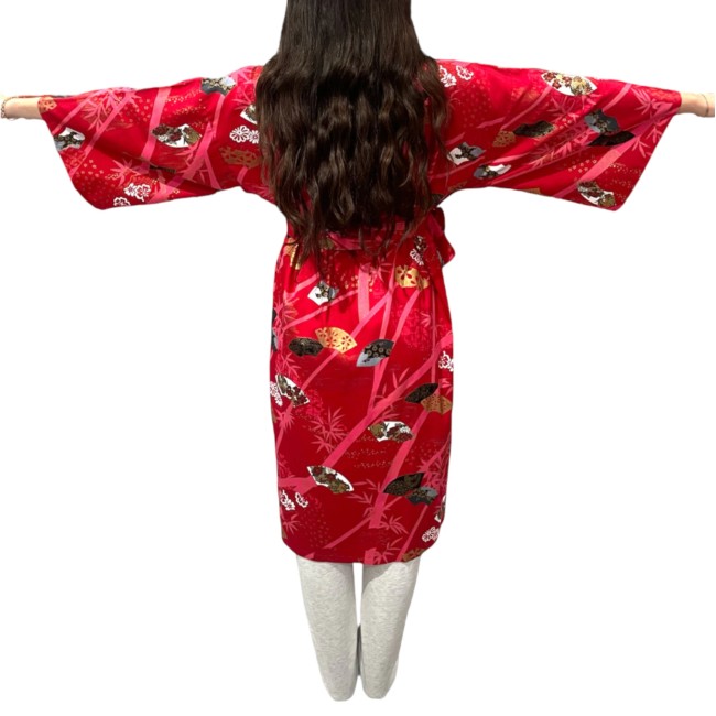 Yukata japonais femme coton rouge avec motifs bambous et éventails