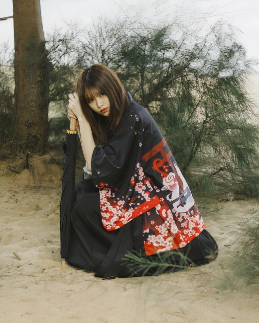kimono japonais noir Oji Kitsune temple Torii